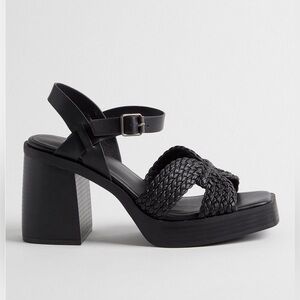 Torrid Woman’s Crisscross Platform Heel Sandal size‎ 7.5 WW Goth Festival Grunge